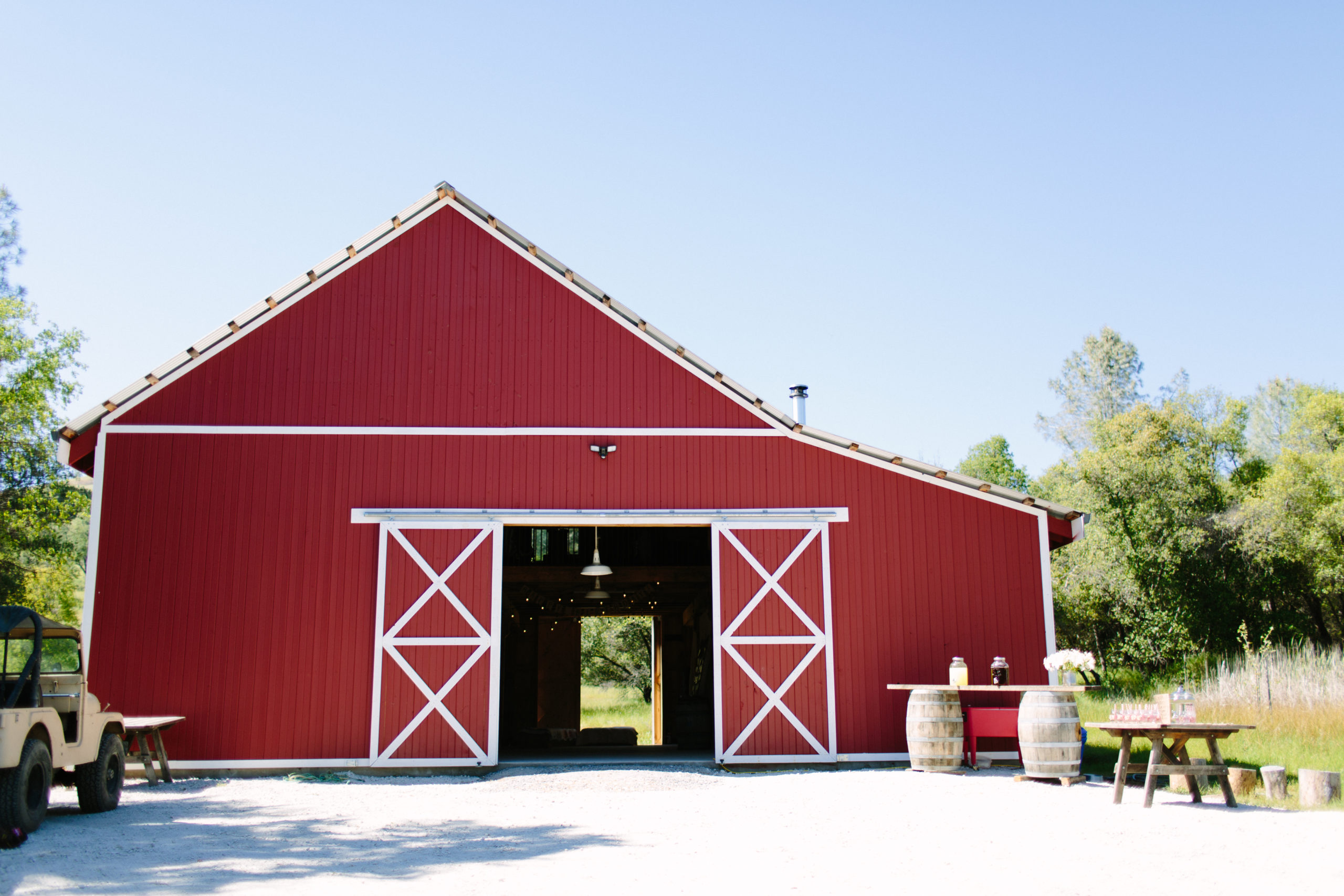 Barn weddings are all the rage!