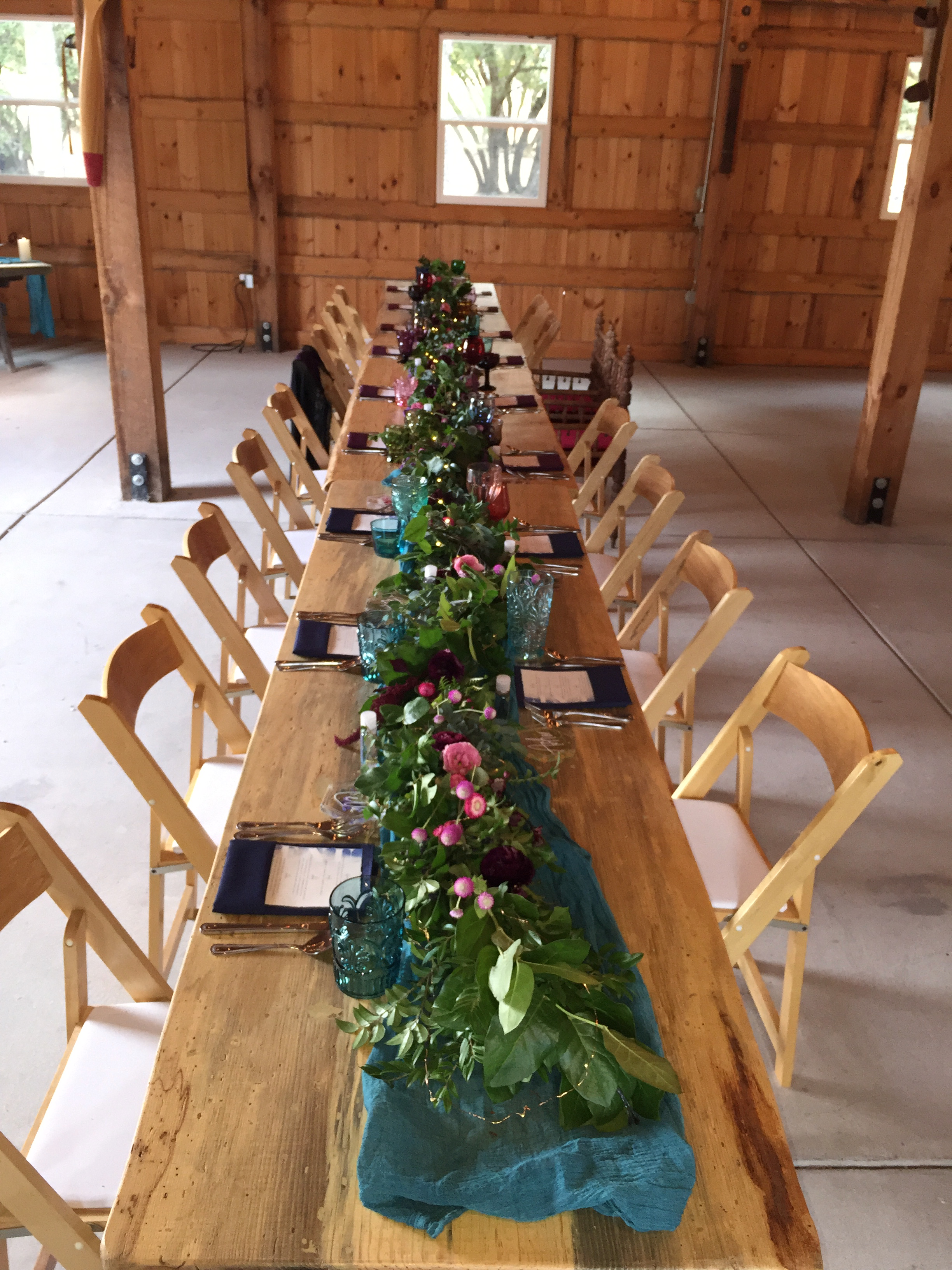 table for small wedding dinner